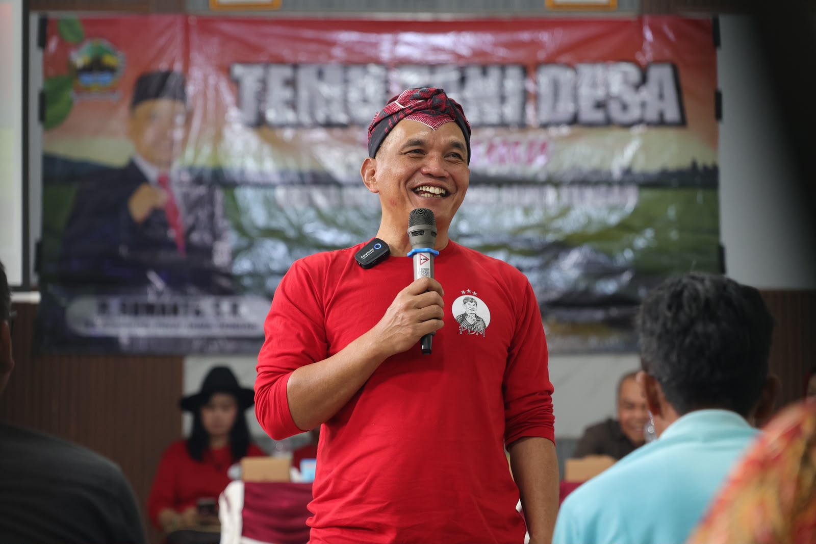 Ketua DPRD Jateng Sumanto berdialog dengan petani dalam Temu Tani di Karanganyar (foto: DPRD Jateng)