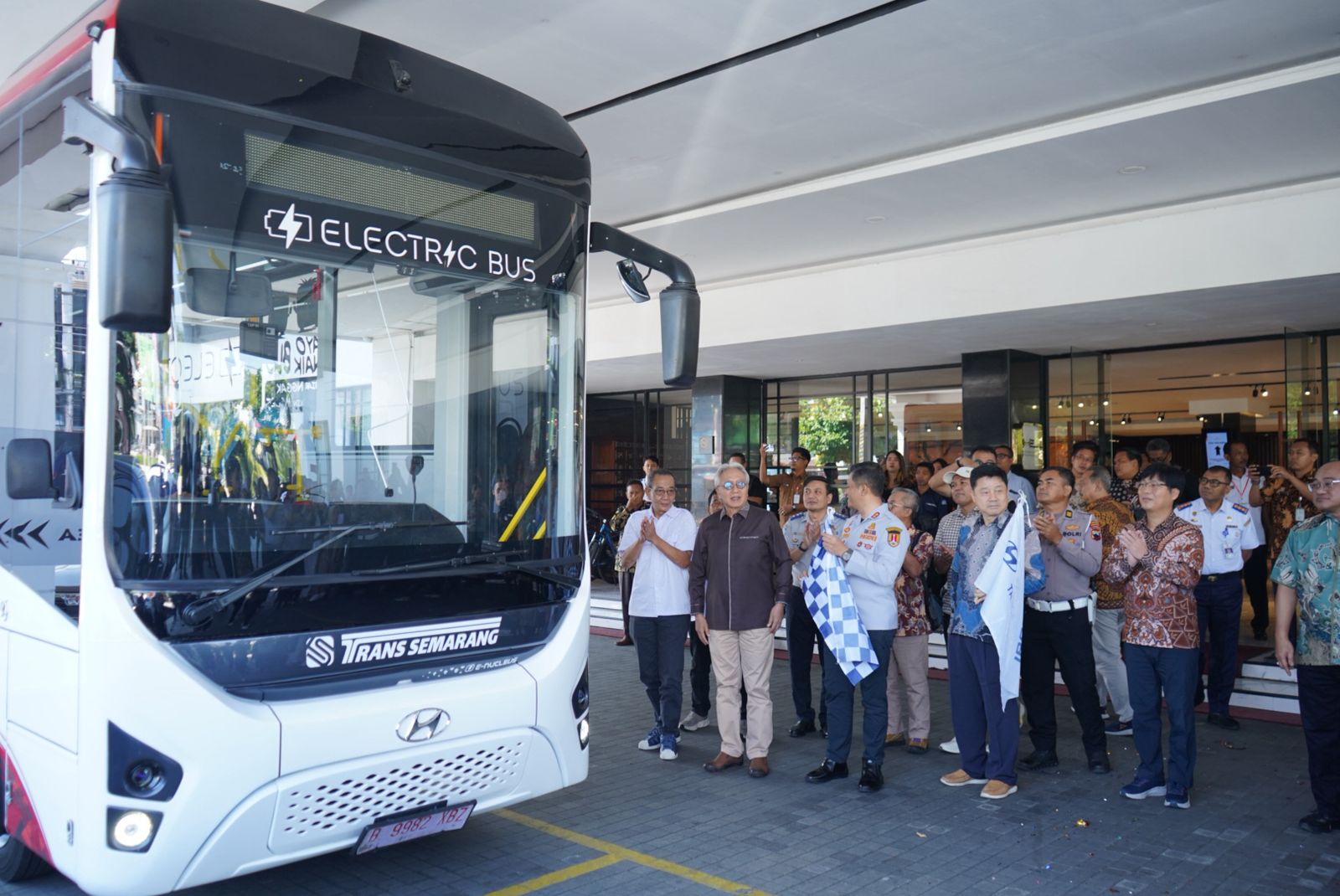 Trans Semarang lakukan uji coba bus listrik Hyundai