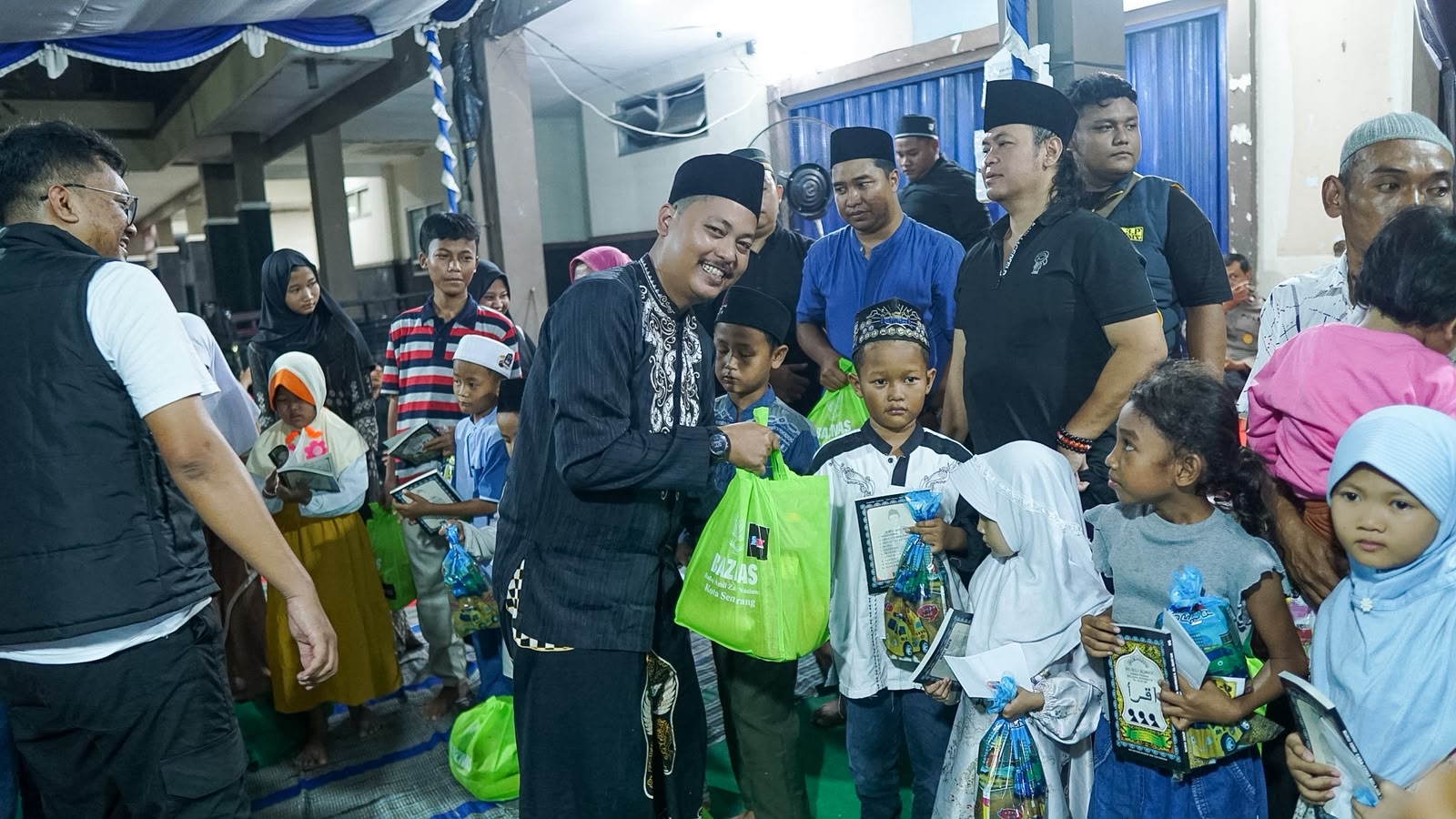 Kegiatan santunan kepada anak yatim piatu oleh Snex pada Minggu 28 Juni 2026 di Stadion Citarum Semarang (foto: Snex)