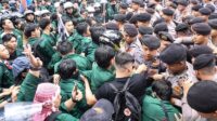 aksi-unjuk-rasa-mahasiswa-di-jakarta-2805895