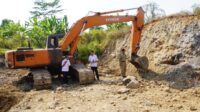 Excavator yang ditemukan saat sidak penambangan ilegal di Mayong (Pemkab Jepara)