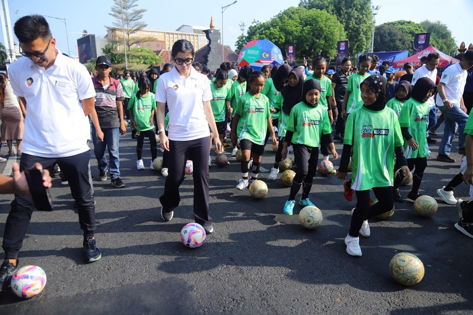 Wakil Bupati Kudus Bellinda Birton membuka Women's Soccer Trilogy 2026 di Supersoccer Arena, 21 Juni 2026 (foto: Pemkab Kudus)