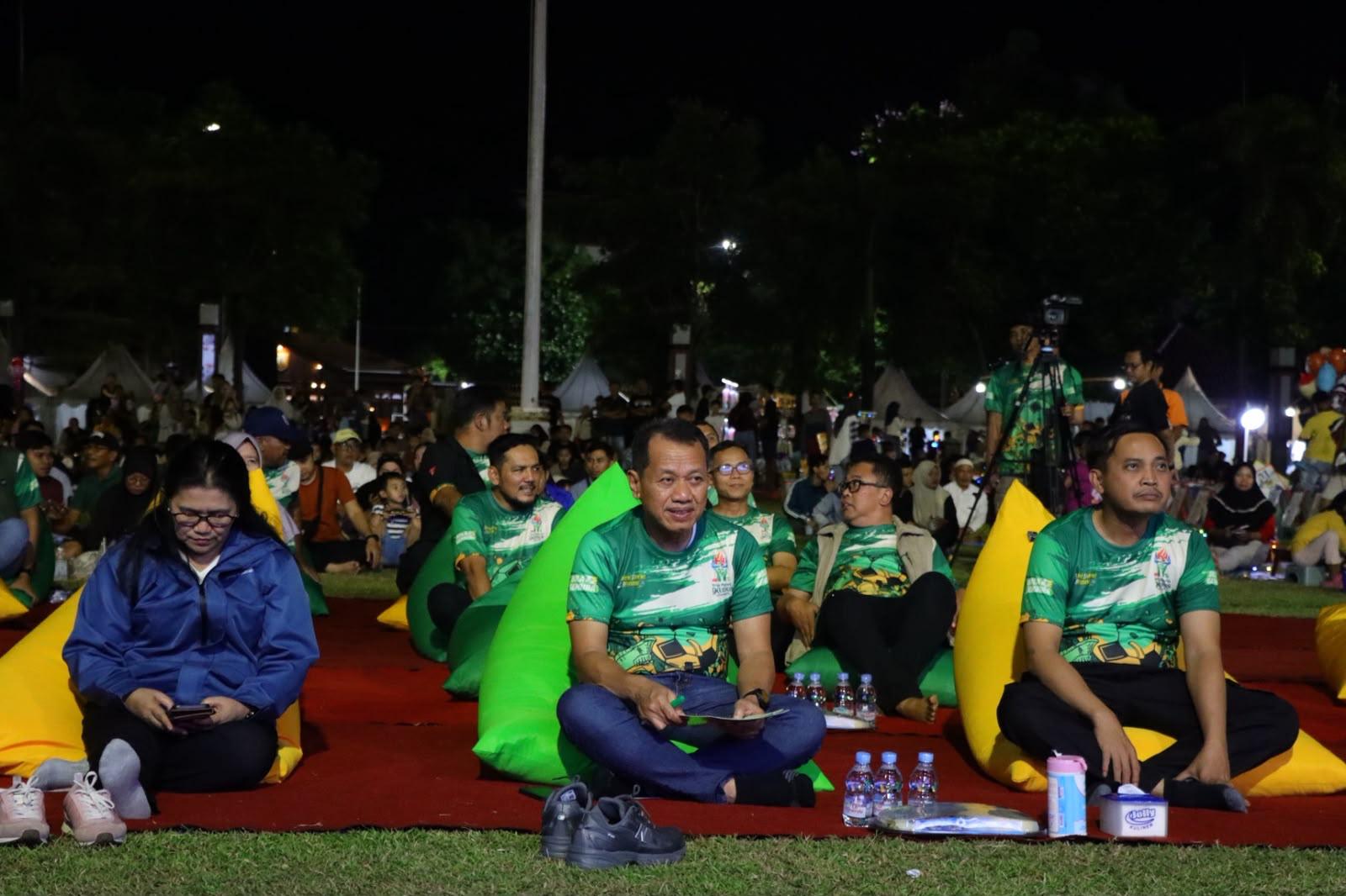 Bupati Kudus Sam’ani Intakoris hadir menyapa masyarakat dalam kegiatan nonton bareng Piala Dunia, 12 Juni 2026 (foto: Pemkab Kudus)