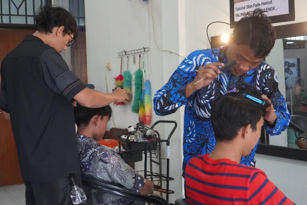 Layanan potong rambut gratis berlangsung hingga 6 Juli 2026 di BLK Pekalongan (foto: Pemkot Pekalongan)
