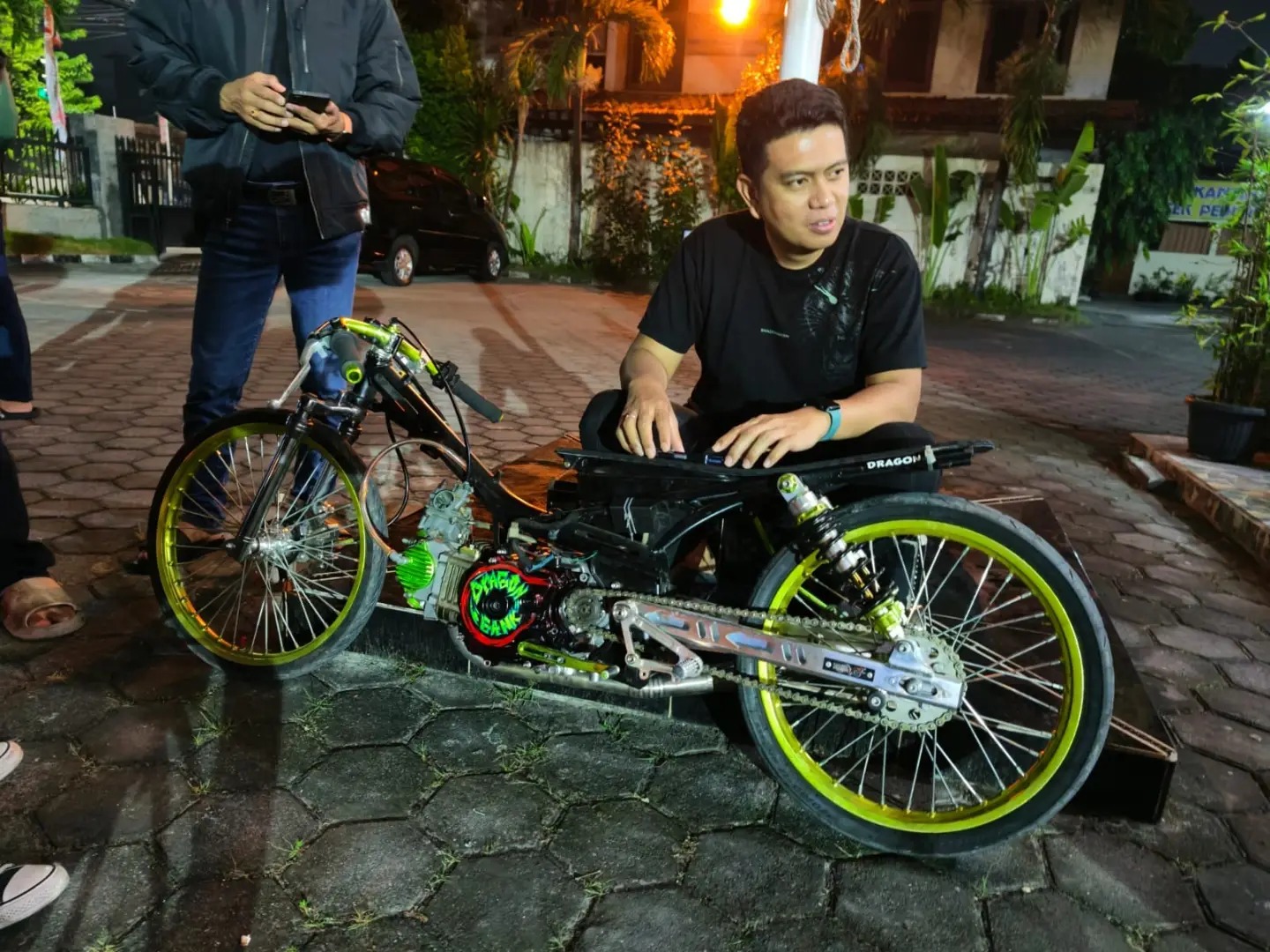 Polisi menindak pengendara dengan knalpot brong yang meresahkan Masyarakat (foto: Polsek Pedurungan)