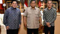 Presiden Prabowo Subianto menerima Menpora Erick Thohir dan pelatih Timnas John Herdman di Hambalang (foto: Sekretariat Presiden)