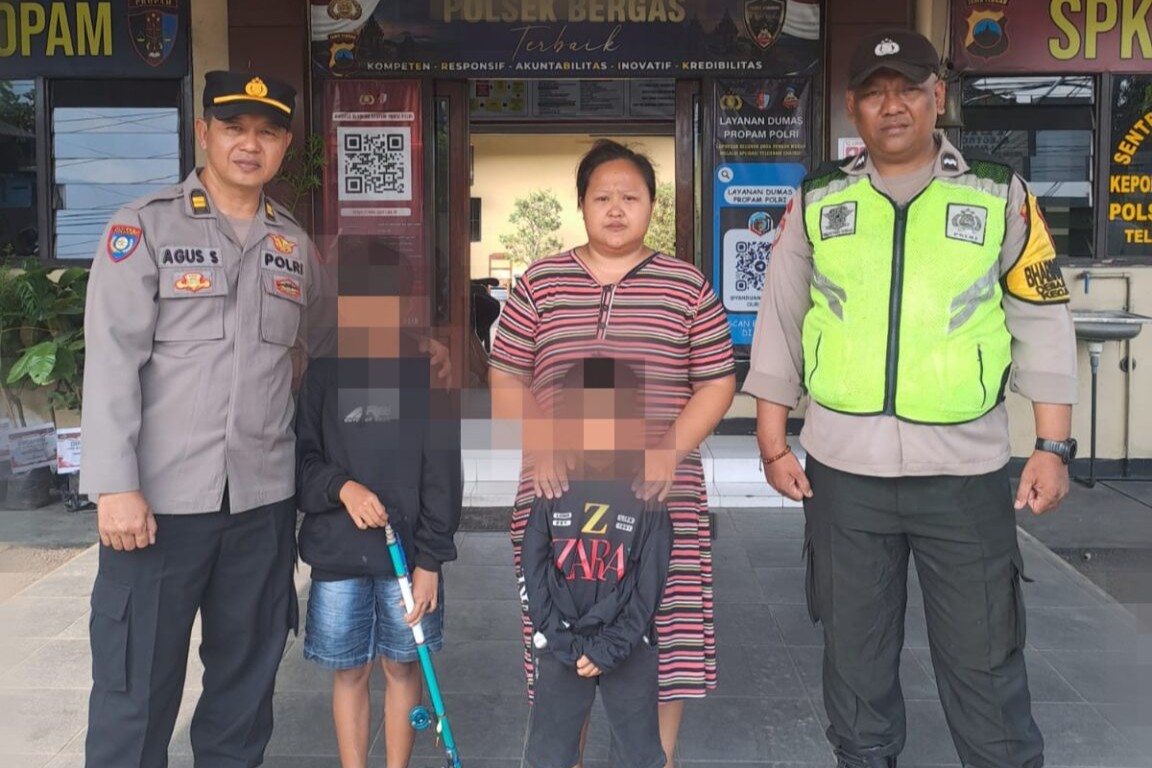 Polsek Bergas berhasil menemukan dua anak hilang di sekitar Pabrik Semarang Garment (foto: Polres Semarang) Polsek Bergas berhasil menemukan dua anak hilang di sekitar Pabrik Semarang Garment (foto: Polres Semarang)