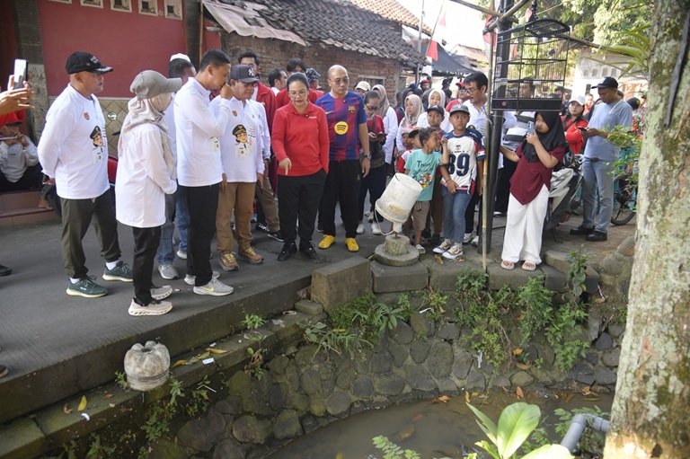 Wali Kota Semarang Agustina Wilujeng saat di Mangkang Kulon dan Mangkang Wetan pada Jumat, 10 Juli 2026 (foto: Pemkot Semarang)