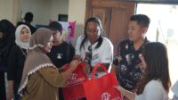 Immoderma menyalurkan 100 paket sembako di Kota Semarang (foto: Immoderma) Immoderma menyalurkan 100 paket sembako di Kota Semarang (foto: Immoderma)