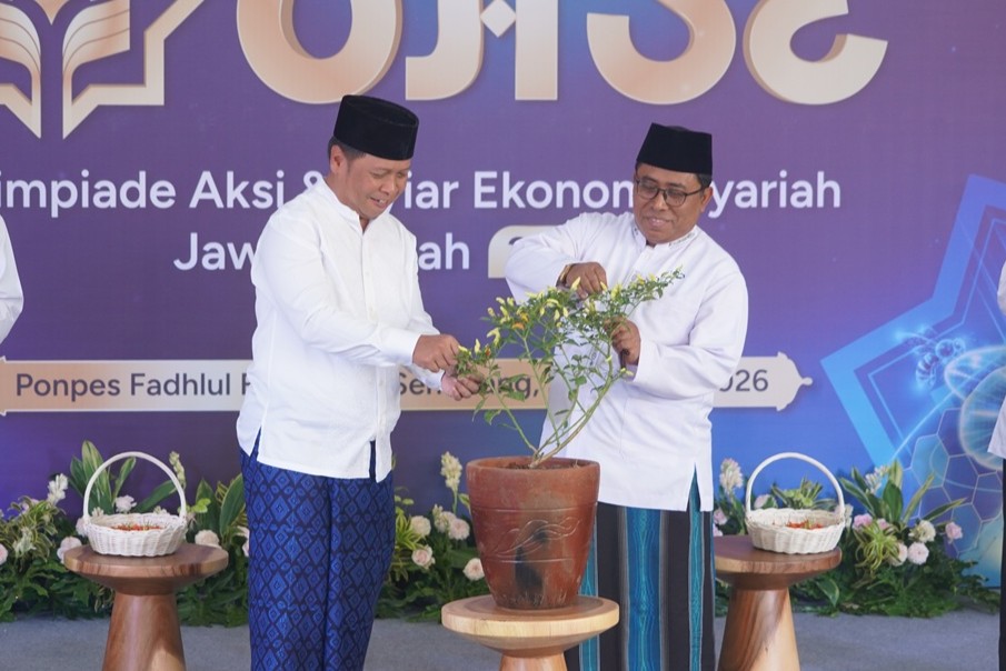 Kepala Perwakilan BI Jateng M Noor Nugroho (kanan) saat Opening Ceremony OASE 2026 di Ponpes Fadhlul Fadhlan Semarang, Selasa 28 Juli 2026 (foto: Bank Indonesia Jateng)