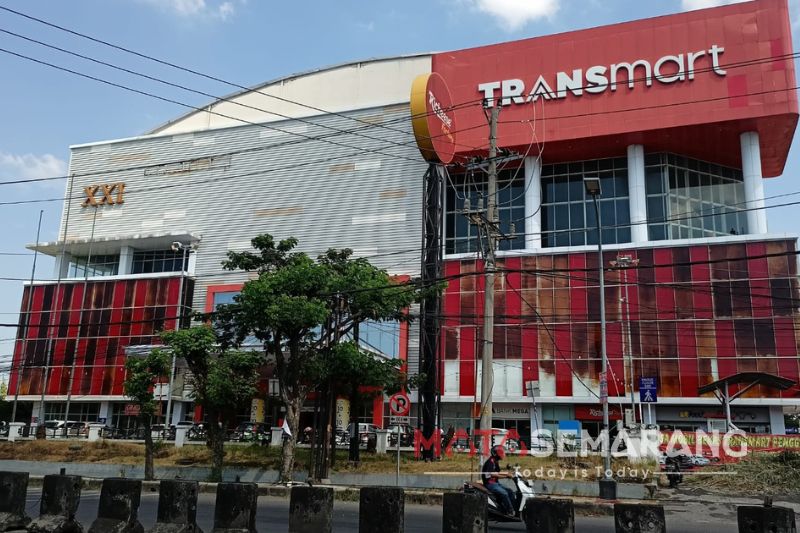 Transmart Majapahit Semarang (matasemarang.com/Ade Lukmono)