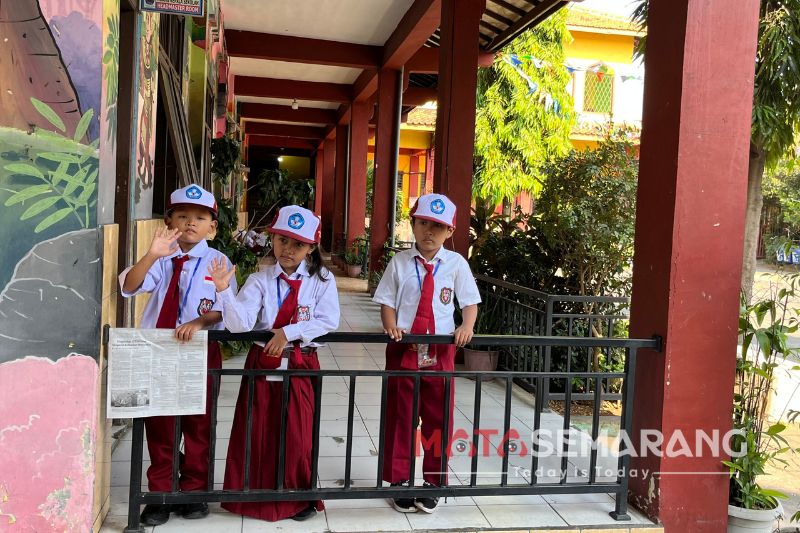 3 murid SDN Purwoyoso 01 tahun ajaran 2026/2027 (matasemarang.com/ Lia Dina) 3 murid SDN Purwoyoso 01 tahun ajaran 2026/2027 (matasemarang.com/ Lia Dina)