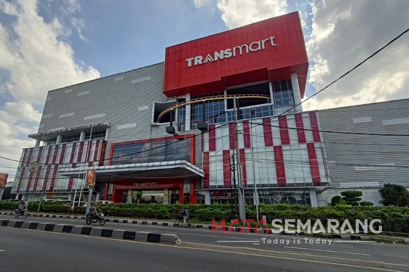 Transmart Banyumanik Semarang (matasemarang.com/Ade Lukmono)