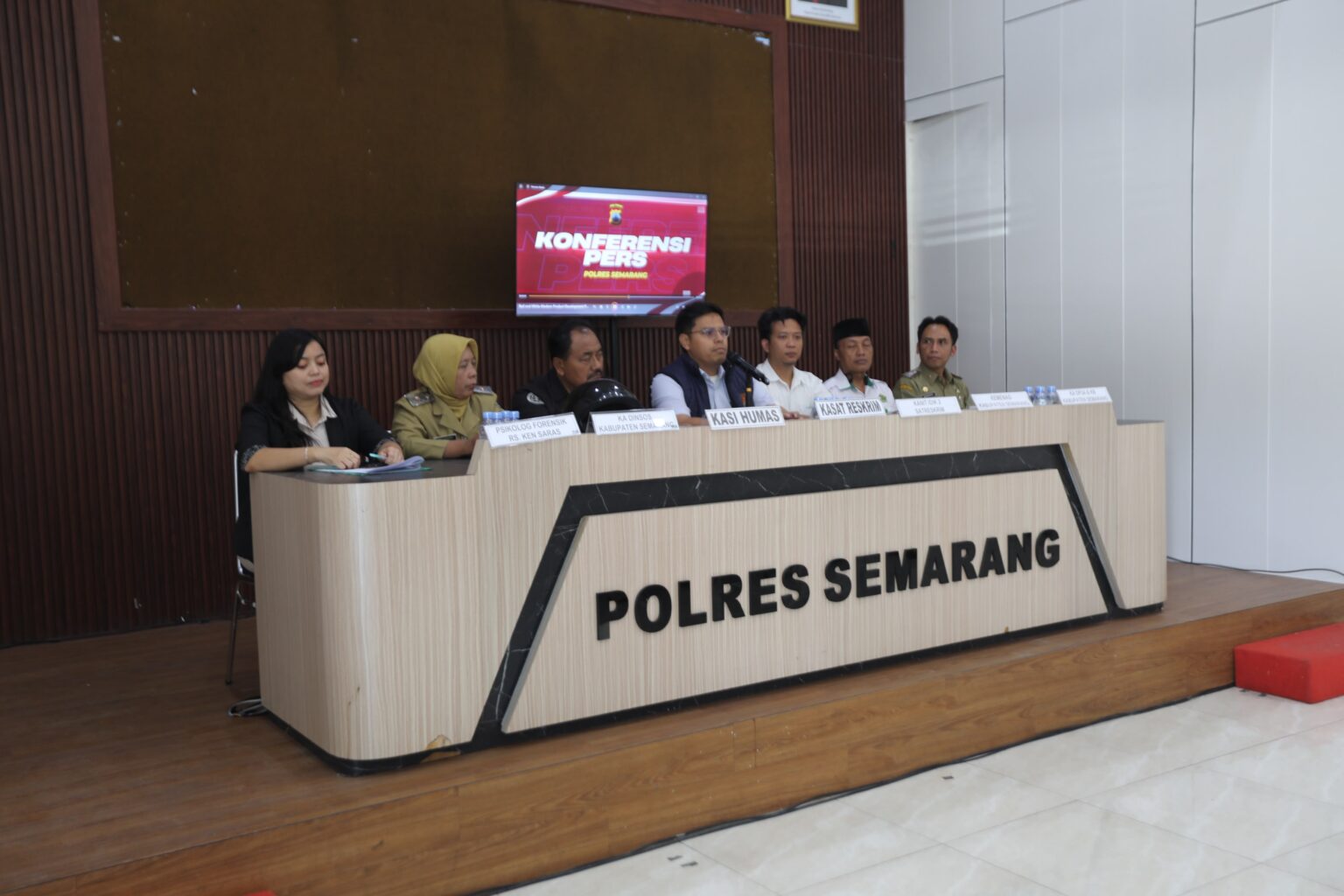 Kasat Reskrim Polres Semarang AKP Bodia Teja Lelana memberikan keterangan terkait ekshumasi kasus kematian tidak wajar (foto: Polres Semarang)