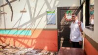Gubernur Jateng Ahmad Luthfi meninjau SDN Sendangmulyo 03 yang roboh (foto: Pemprov Jateng) Gubernur Jateng Ahmad Luthfi meninjau SDN Sendangmulyo 03 yang roboh (foto: Pemprov Jateng)