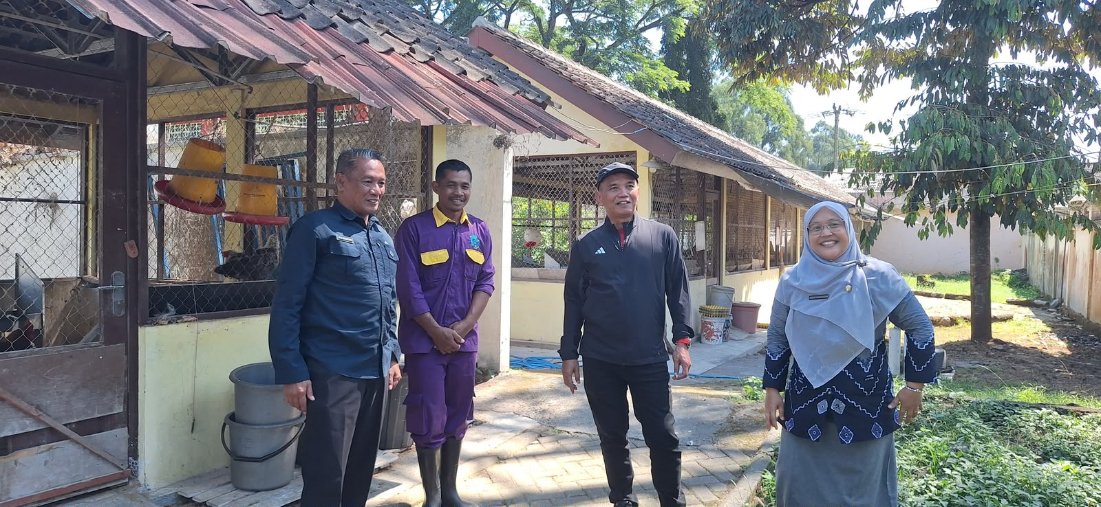 Ketua DPRD Jateng Sumanto saat kunjungan kerja ke Taman Ternak Satker Ayam Maron di Temanggung (foto: DPRD Jateng)