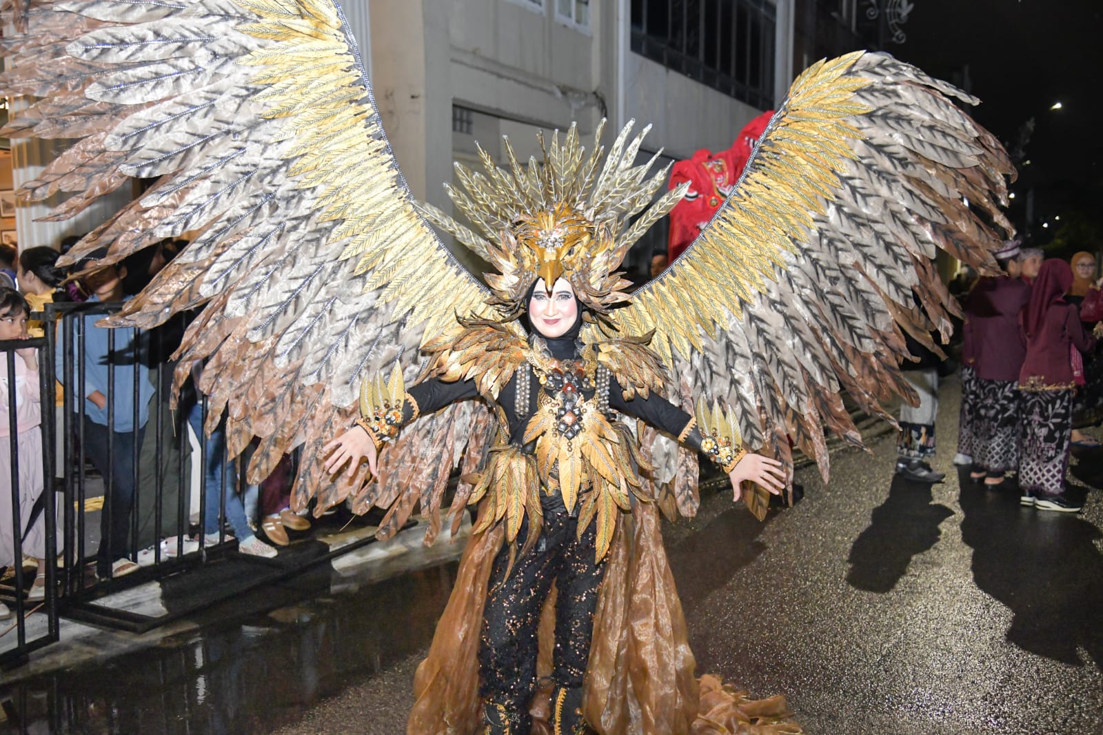Penampilan kontingen Kota Semarang dalam karnaval di APEKSI Medan. (matasemarang.com/Lia Dina) Penampilan kontingen Kota Semarang dalam karnaval di APEKSI Medan. (matasemarang.com/Lia Dina)