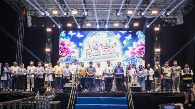 Wagub Jateng Taj Yasin Maimoen menutup Jateng Fair 2026 di panggung utama PRPP Semarang, Minggu 5 Juli 2026 (foto: Pemprov Jateng)