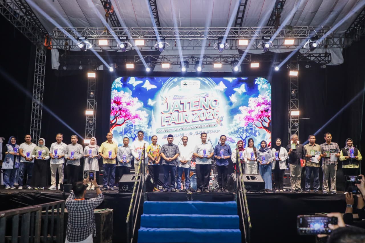 Wagub Jateng Taj Yasin Maimoen menutup Jateng Fair 2026 di panggung utama PRPP Semarang, Minggu 5 Juli 2026 (foto: Pemprov Jateng)
