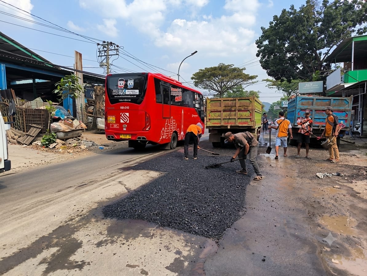 perbaikan jalan kalipancur semarang (matasemarang.com/Lia Dina) perbaikan jalan kalipancur semarang (matasemarang.com/Lia Dina)