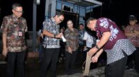 Wali Kota Semarang beserta jajaran Pemkot meninjau Tambak Lorok. (matasemarang.com/Lia Dina)