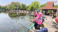 Lomba Mancing ikan bandeng (matasemarang.com/Lia Dina) Lomba Mancing ikan bandeng (matasemarang.com/Lia Dina)