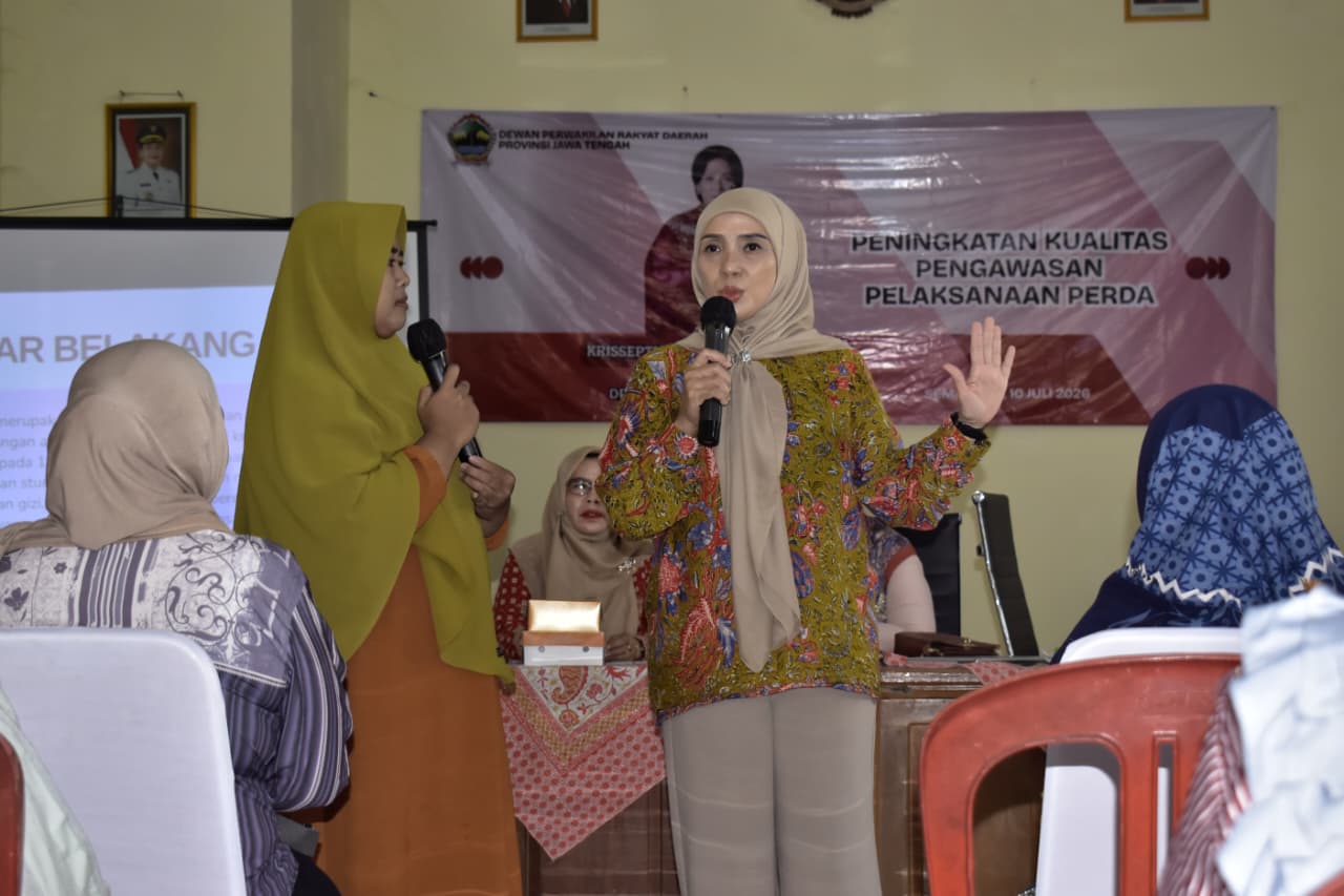 Anggota DPRD Jateng Tia Hendi memaparkan strategi pencegahan stunting di Kelurahan Rowosari, Jumat 10 Juli 2026