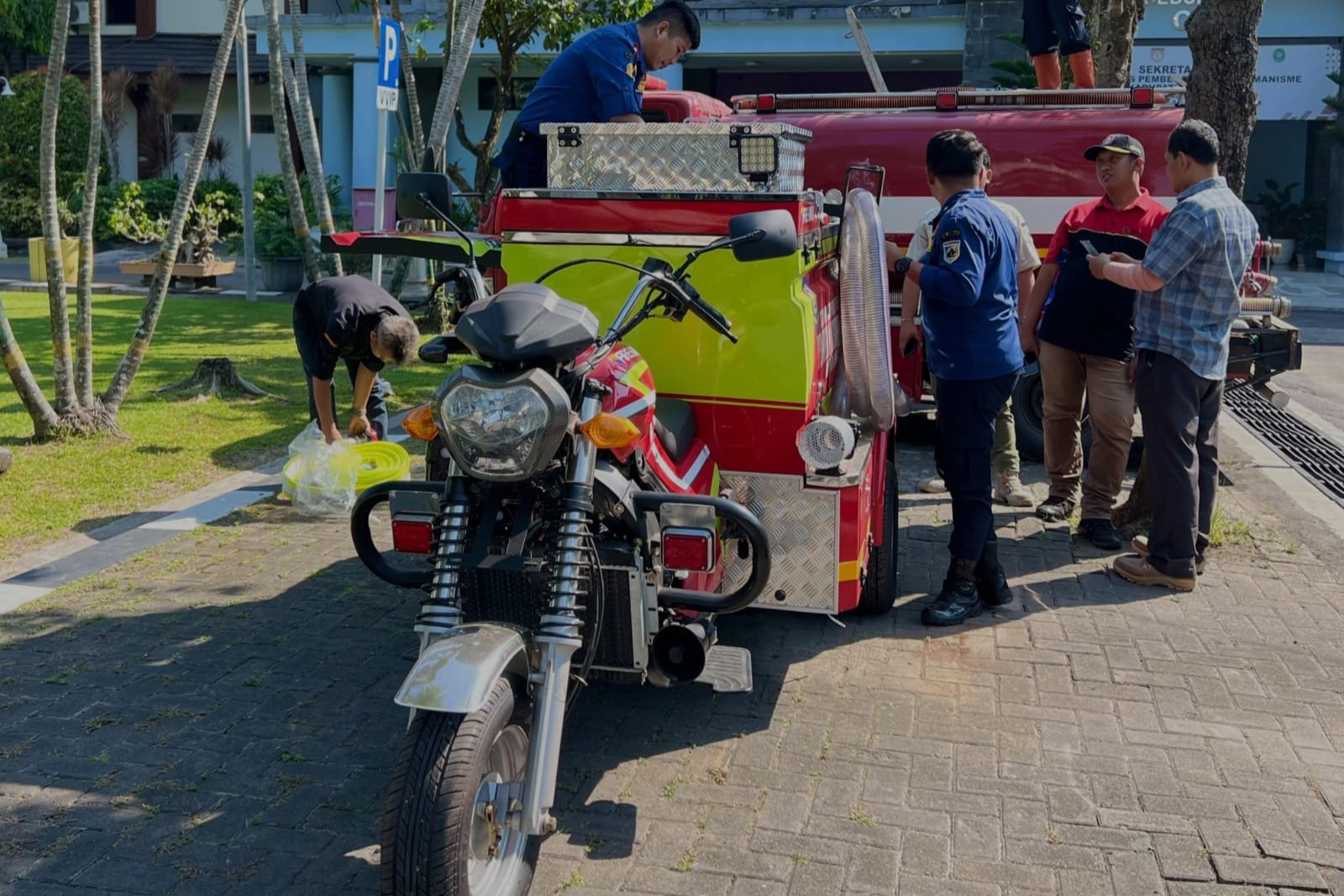Unit roda tiga dengan tangki 300 liter dilengkapi tandon penyuplai 1.000 liter (foto: Pemkab Demak)