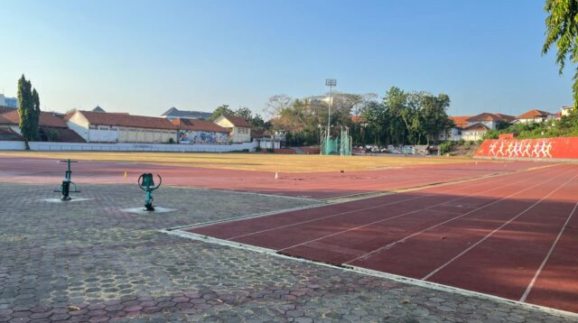 Lapangan Atletik GOR Tri Lomba Juang ditutup (matasemarang.com/Lia Dina)