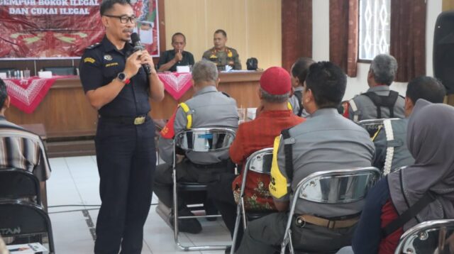 Kepala Seksi Penyuluhan dan Layanan Informasi Kantor Bea Cukai Semarang, Joko Sartono (foto: Pemkab Semarang)