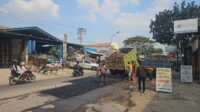 Perbaikan jalan Kalipancur (matasemarang.com/Lia dina) Perbaikan jalan Kalipancur (matasemarang.com/Lia dina)