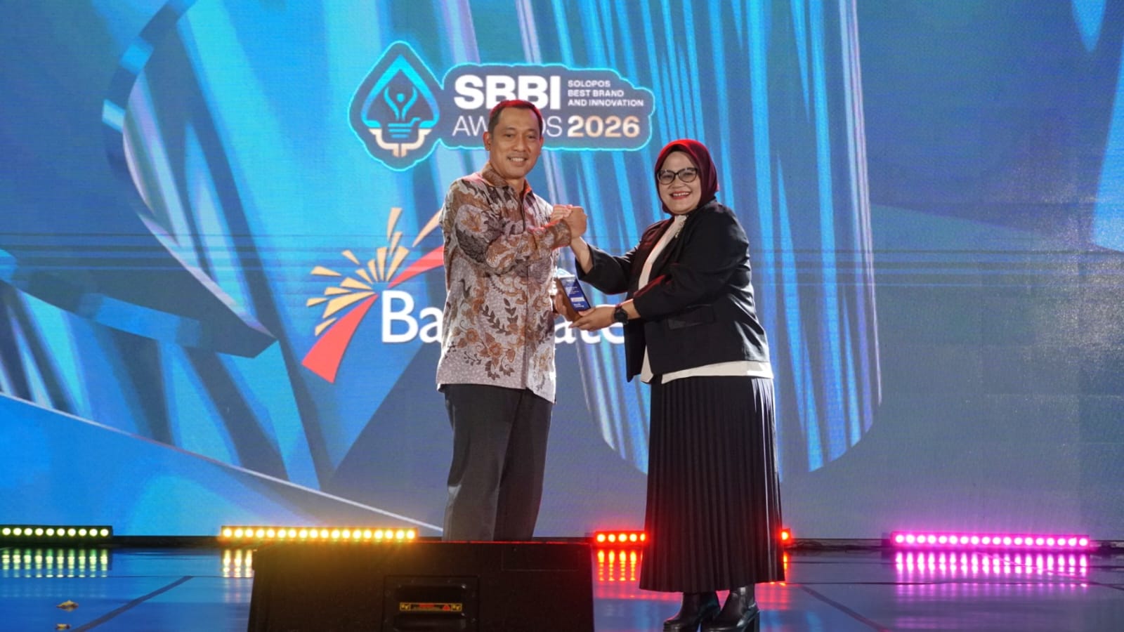 Bank Jateng dinobatkan sebagai Outstanding Regional Digital Governance Partner (foto: Bank Jateng) Bank Jateng dinobatkan sebagai Outstanding Regional Digital Governance Partner (foto: Bank Jateng)