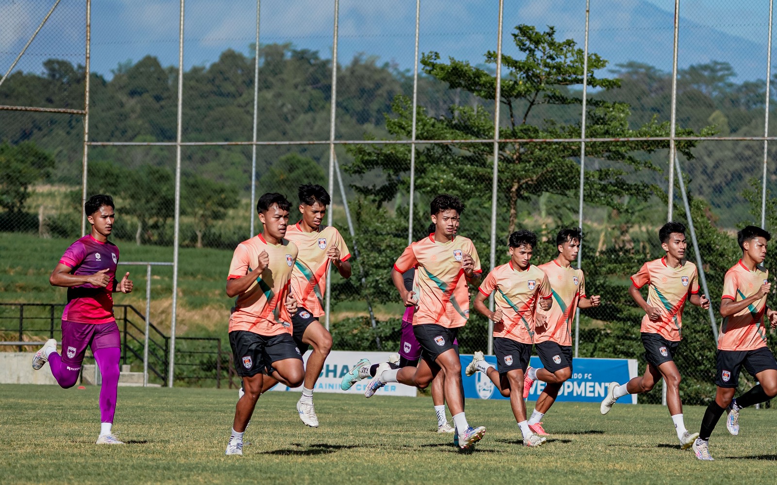 Latihan pemain Kendal Tornado FC (matasemarang.com/Lia Dina)