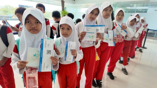 Siswa SDN Tambakharjo ikuti kegiatan edukasi di Bandara Ahmad Yani Semarang (matasemarang.com/Lia Dina)