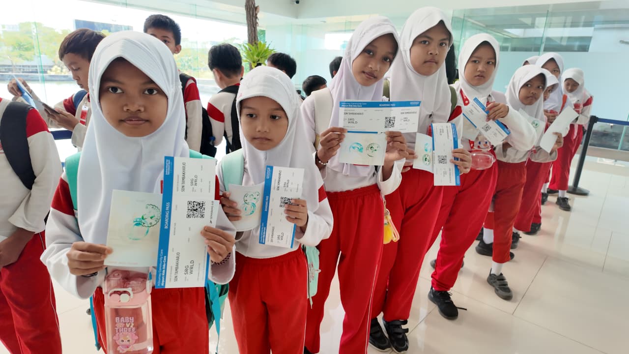 Siswa SDN Tambakharjo ikuti kegiatan edukasi di Bandara Ahmad Yani Semarang (matasemarang.com/Lia Dina)