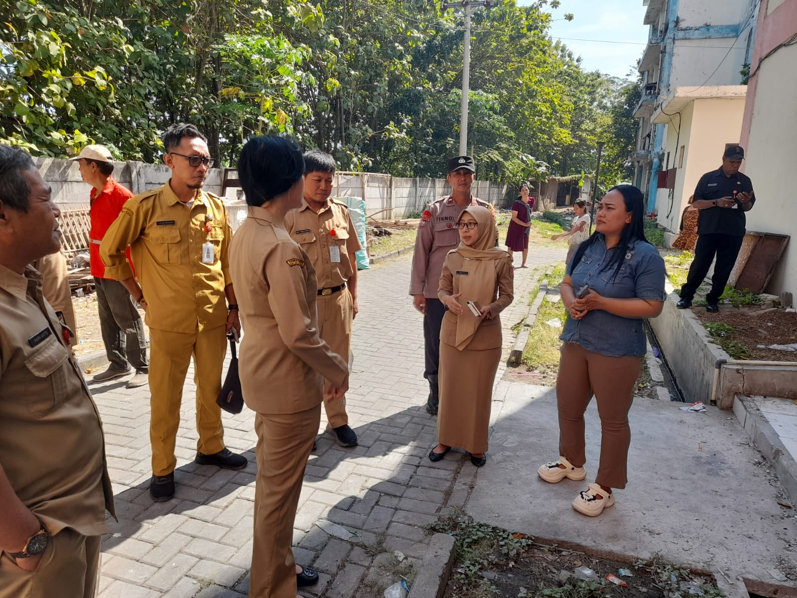 Kepala Dinas Permukiman Kota Semarang Murni Ediati meninjau kondisi Rusunawa Kudu usai insiden kebakaran pada Senin 27 Juli 2026