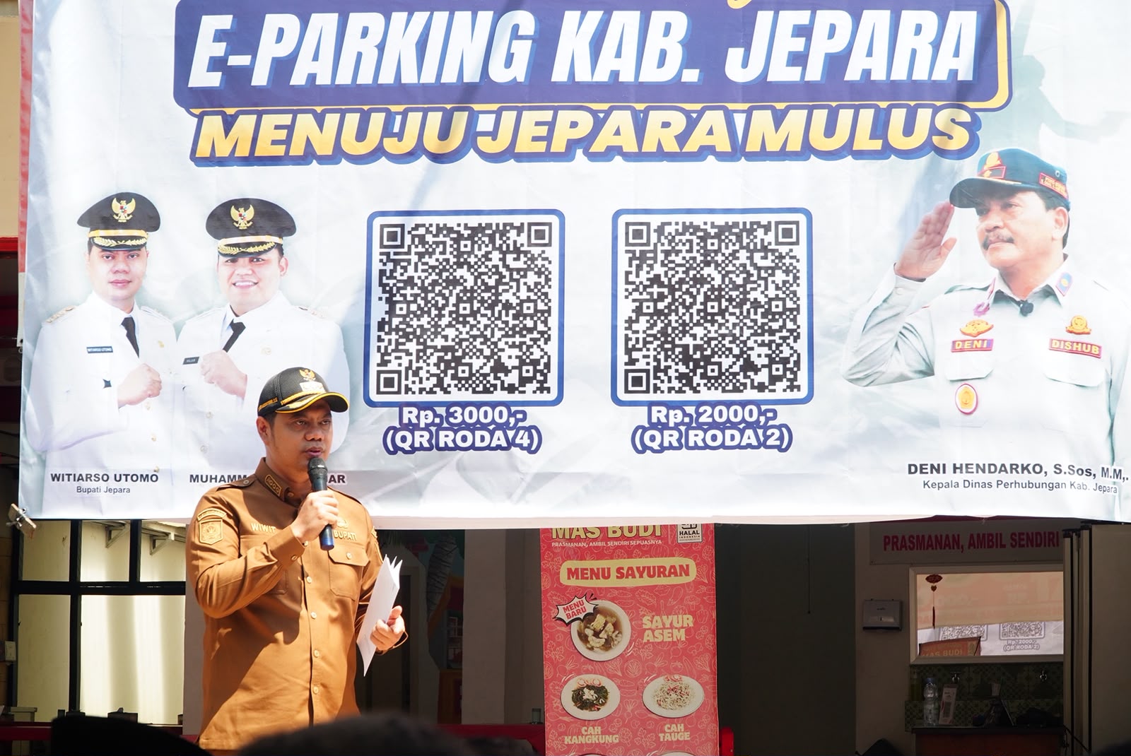 Juru parker Jepara kini dilengkapi dengan QRIS (foto: Pemkab Jepara)