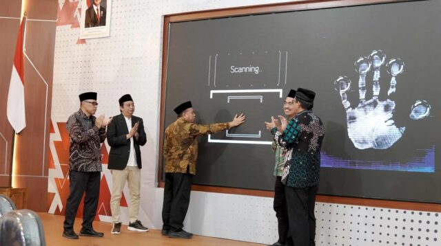 Rektor Unsoed Akhmad Sodiq saat peluncuran Jurnal Terintegrasi dan Buku Saku PBJ Jumat 24 Juli 2026 (Humas Unsoed)