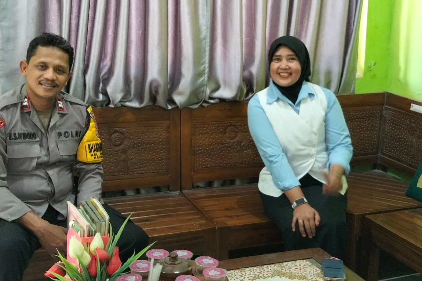 Bhabinkamtibmas Trimulyo, AIPTU Edi Setyo Widodo, melaksanakan Blusukan Kamtibmas ke SDN 02 Trimulyo (foto: Polsek Genuk) Bhabinkamtibmas Trimulyo, AIPTU Edi Setyo Widodo, melaksanakan Blusukan Kamtibmas ke SDN 02 Trimulyo (foto: Polsek Genuk)