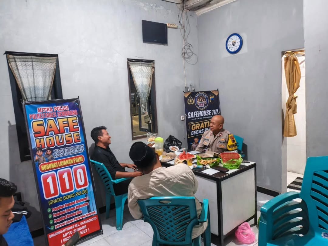 Aiptu Zunaidi melaksanakan Blusukan Kamtibmas di Kelurahan Karangroto (foto: Polsek Genuk) Aiptu Zunaidi melaksanakan Blusukan Kamtibmas di Kelurahan Karangroto (foto: Polsek Genuk)