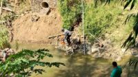 Pengambilan sampel ari Sungai Babon Semarang (foto: Polsek Peedurungan)Pengambilan sampel ari Sungai Babon Semarang (foto: Polsek Peedurungan) Pengambilan sampel ari Sungai Babon Semarang (foto: Polsek Peedurungan)