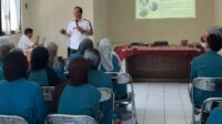 Mahasiswa Agribisnis Unwahas saat mengamati proses budidaya ikan dalam program Smart Edufishery di BBI Mijen Kota Semarang (foto: Dinas Perikanan Kota Semarang)