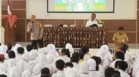 Bhabinkamtibmas Sumurboto Aiptu Bobi Andrea Susanto memberikan penyuluhan di SMPN 27 Semarang, Senin 13 Juli 2026 (foto: Polsek Banyumanik) Bhabinkamtibmas Sumurboto Aiptu Bobi Andrea Susanto memberikan penyuluhan di SMPN 27 Semarang, Senin 13 Juli 2026 (foto: Polsek Banyumanik)