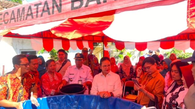 Wali Kota Semarang Agustina Wilujeng dalam acara panen lele di Srondol Wetan 15 Juli 2026 (foto: Polsek Banyumanik)