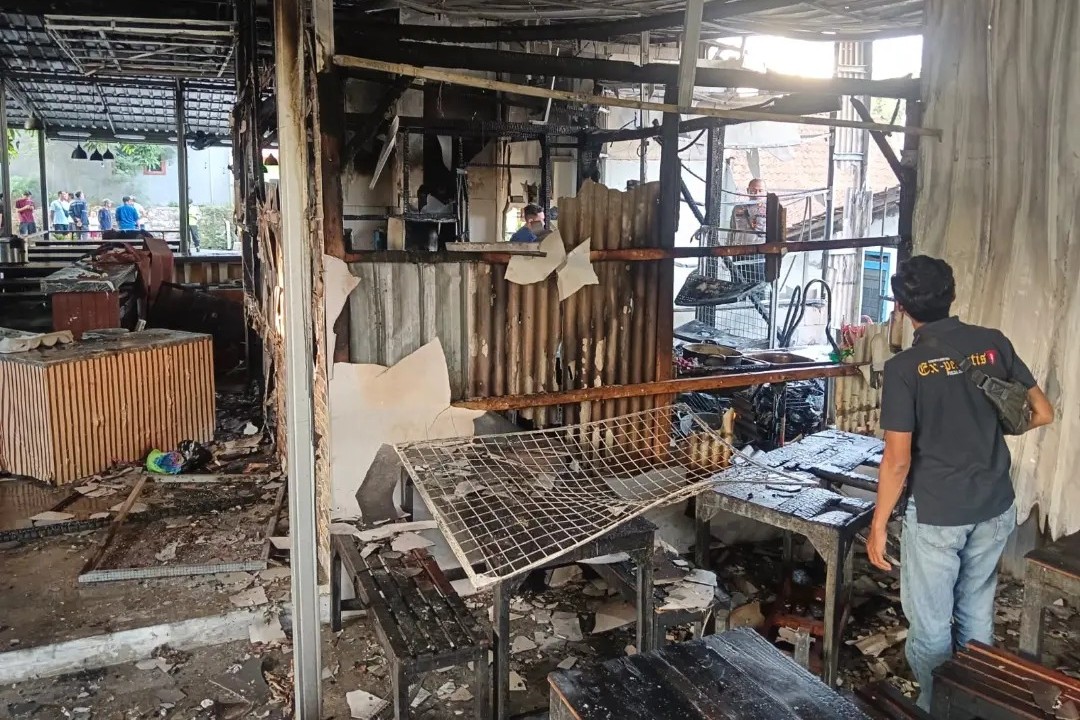 kebakaran di Warung Geprek Bharata, Senin 13 Juli 2026 (foto: Polsek Tembalang) kebakaran di Warung Geprek Bharata, Senin 13 Juli 2026 (foto: Polsek Tembalang)