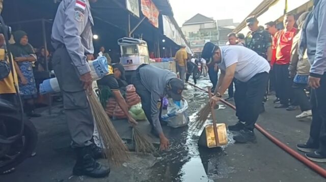 Kerja bakti Jumat Bersih berhasil mengumpulkan 1,1 ton sampah (foto: Pemkab Semarang)