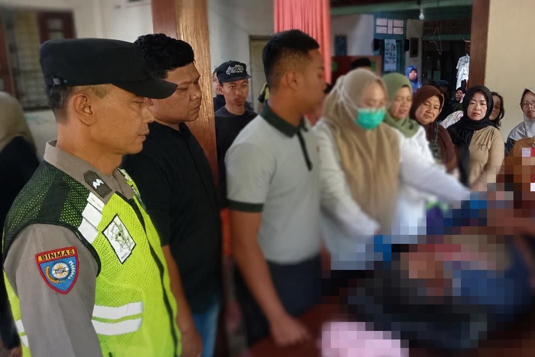 Petani ditemukan meninggal di pematang sawah Tuntang (foto: Polres Semarang) Petani ditemukan meninggal di pematang sawah Tuntang (foto: Polres Semarang)
