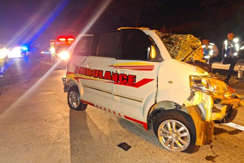 Laka-beruntun-di-Tol-Batang-Semarang-19-Agustus