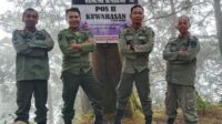 Petugas Perhutani KPH Kedu Utara dan Satgas Karhutla melakukan patroli pencegahan kebakaran hutan di kawasan lereng gunung (foto: Pemkab Temanggung)