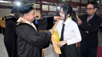 Rektor Unsoed Prof. Akhmad Sodiq memimpin Sidang Terbuka Senat Penerimaan Mahasiswa Baru Unsoed 2026 Senin 10 Agustus 2026 (foto: Humas Unsoed)